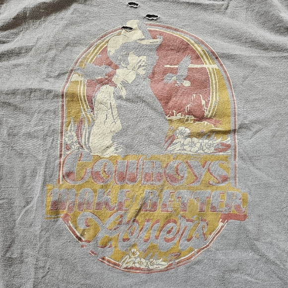 Country Deep Size L "Cowboys make better lovers" Distressed Oversized T-shirt - Picture 2 of 5